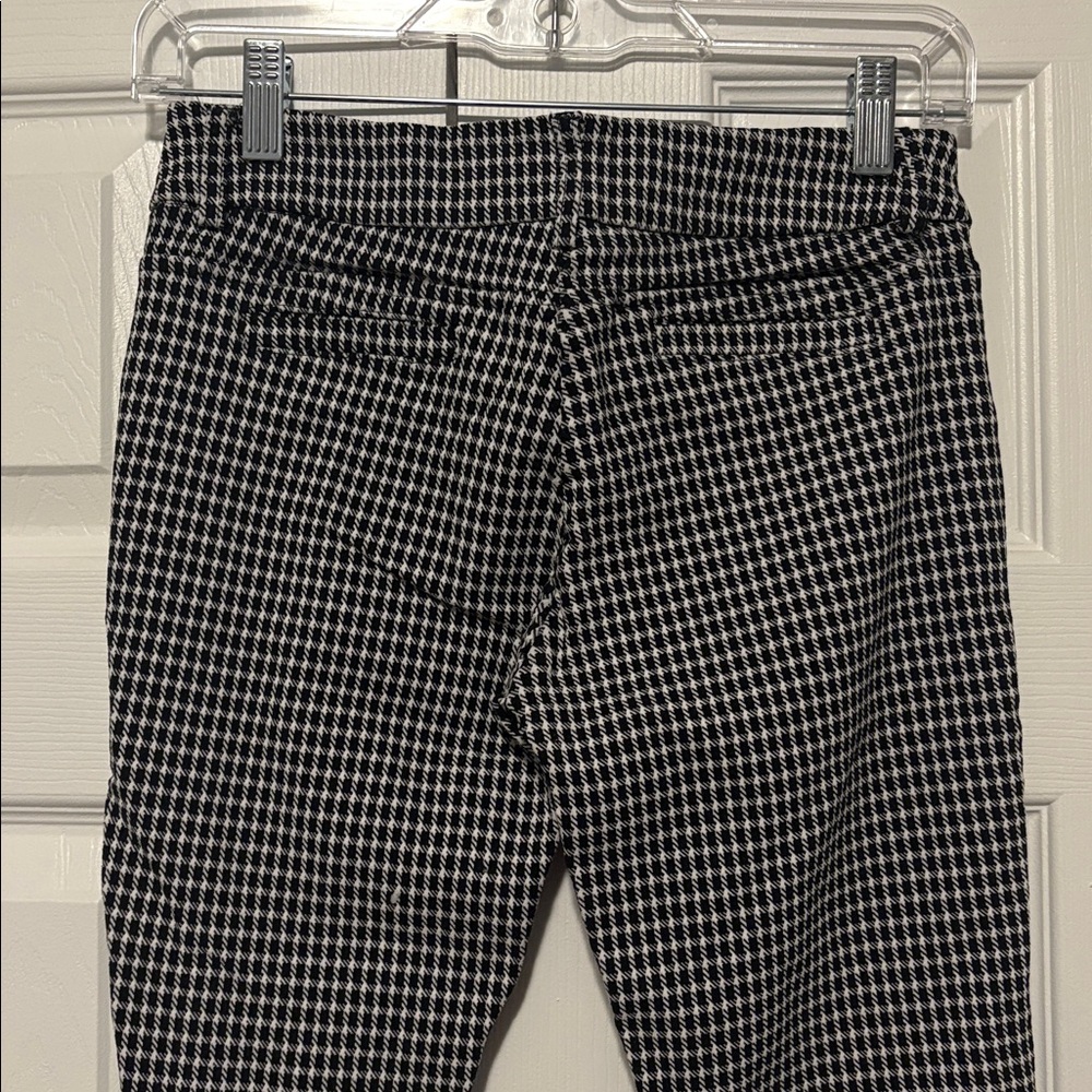 Checkered Cropped Pants - Picture 4 of 5